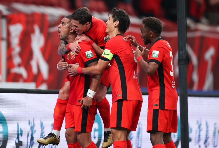 河南足球队5-2逆转保级大战，积分榜排名攀升创佳绩